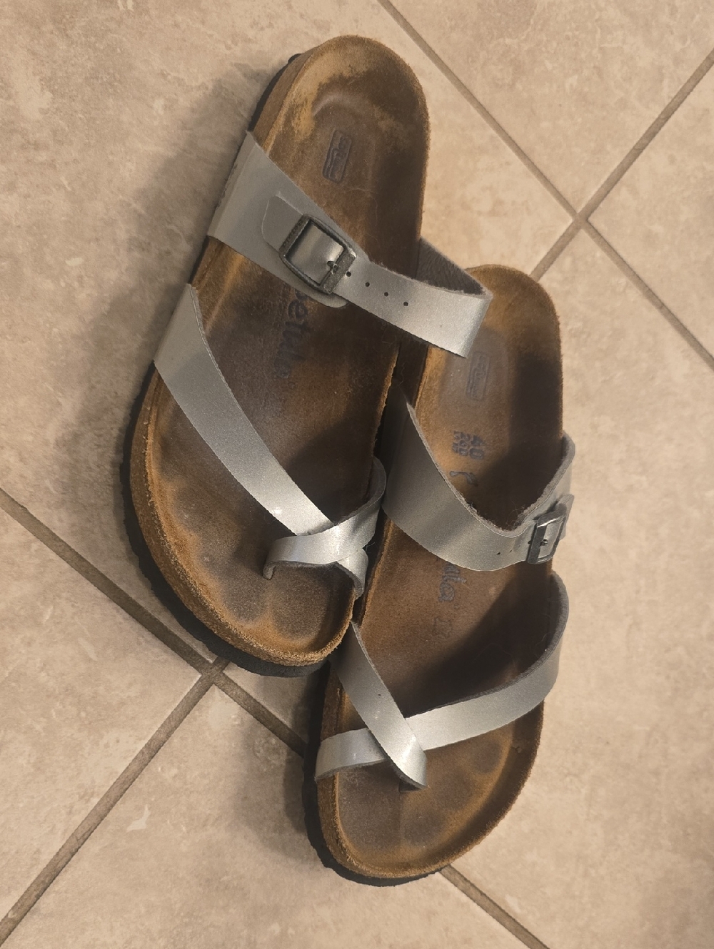 Women's Metallic Silver Crisscross Footbed Sandals